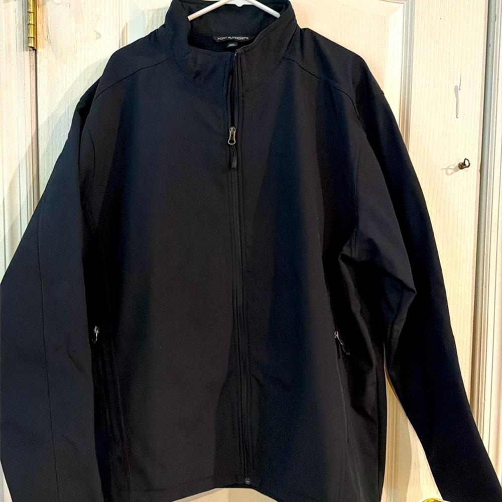Men's Black rain resistant Jacket.   Lined with a light fleece material.